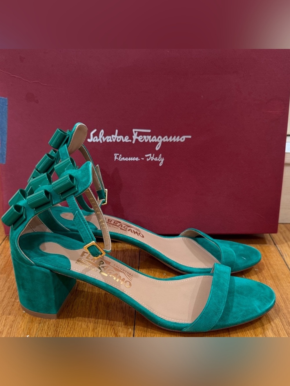 Salvatore Ferragamo Teal Suede
Heels